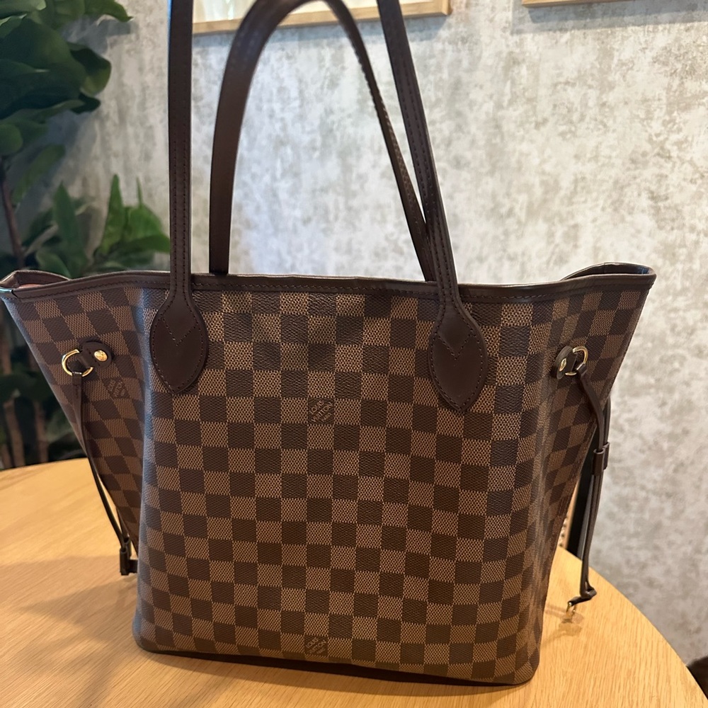 Auth. Louis Vuitton Neverfull MM